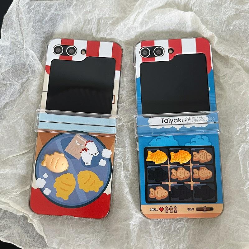 Accesorii Creative Pentru Telefoane Mobile | Ilustrație Drăguță 3D Cu Pește Taiyaki, Potrivită Pentru Husa De Telefon Samsung Z Flip 5, Z Flip 6, Husă De Protecție Transparentă 3 În 1 Cu Balama, Oppo N3 Flip, Design Creativ Inspirat Din Stilul Japonez Și Coreean, Pentru Z Flip 4/3. Accesorii Creative Pentru Telefoane Mobile Accesorii Creative Pentru Telefoane Mobile